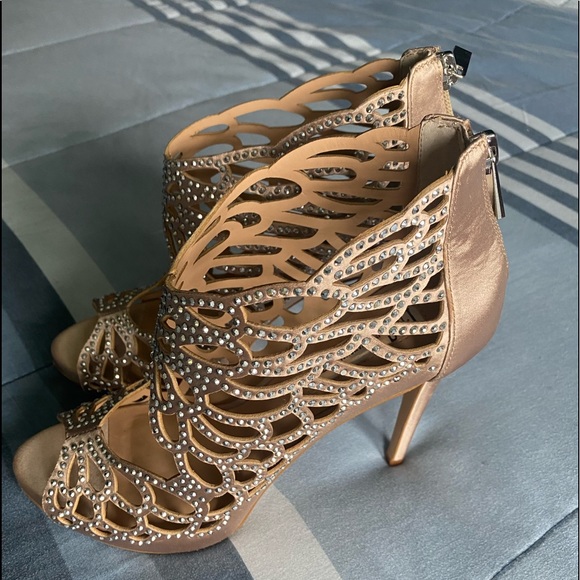 Used INC International high heels women’s shoes,with shiny stones,size 7.5 M - Picture 2 of 8